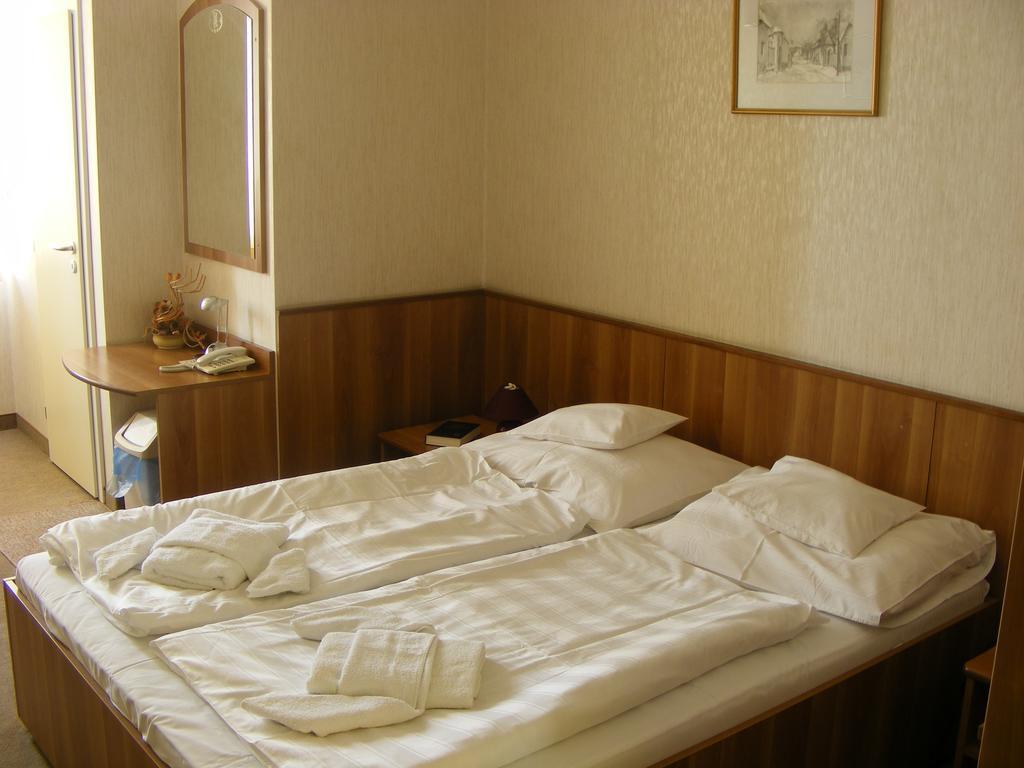 Hary Hotel Keşkemet Oda fotoğraf